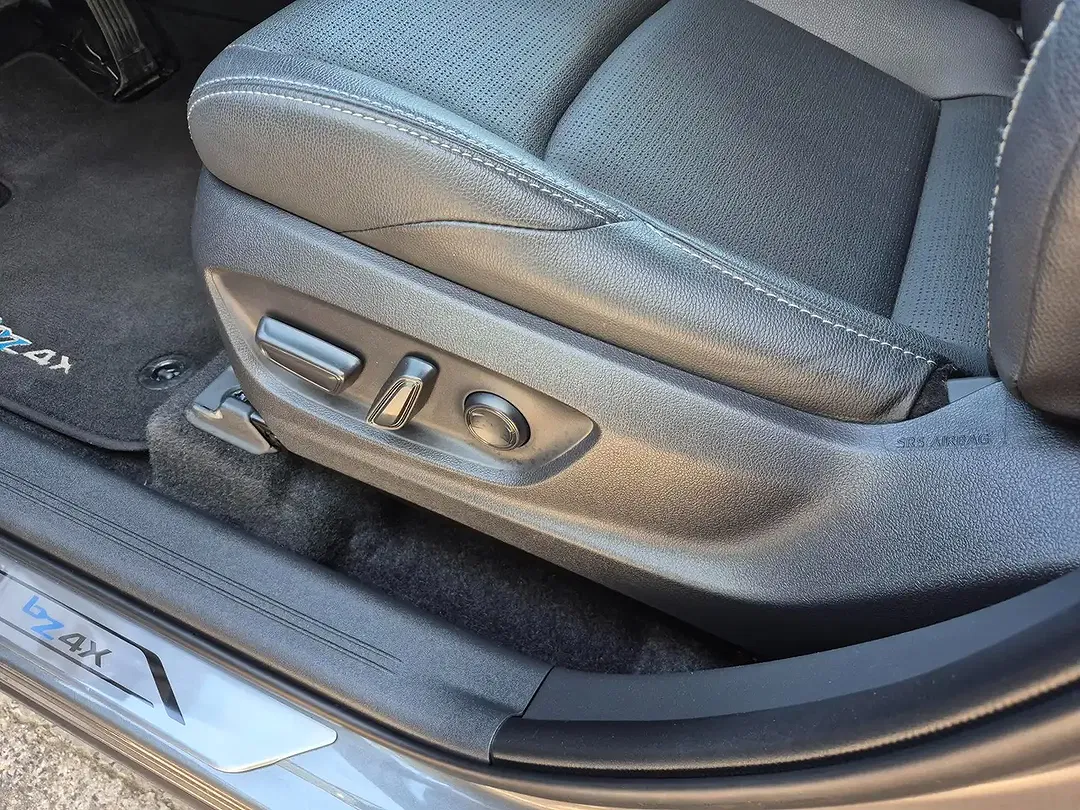 Toyota bZ4X 4x4 Premium - Thumbnail 10