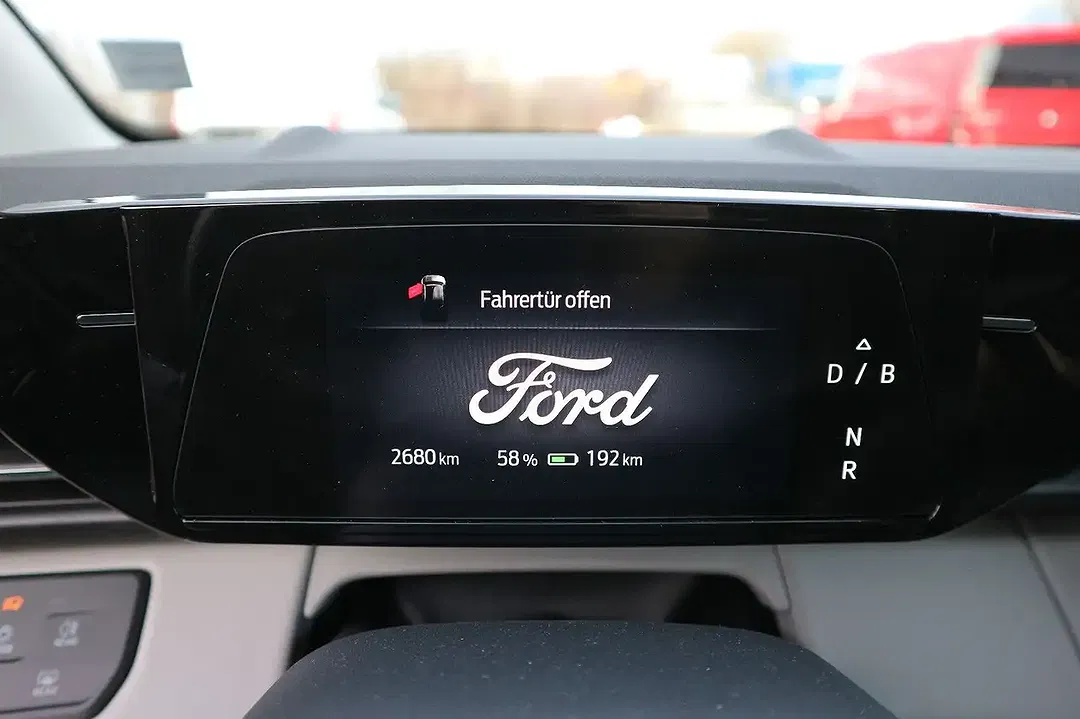 Ford Explorer - Thumbnail 11