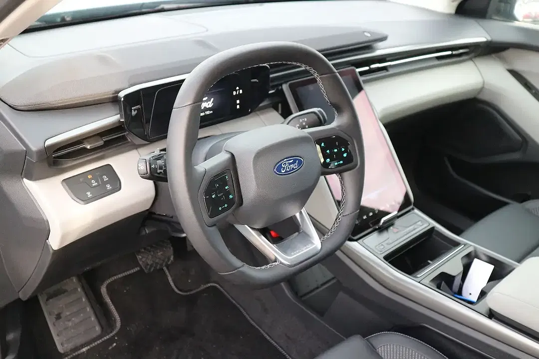 Ford Explorer - Thumbnail 12