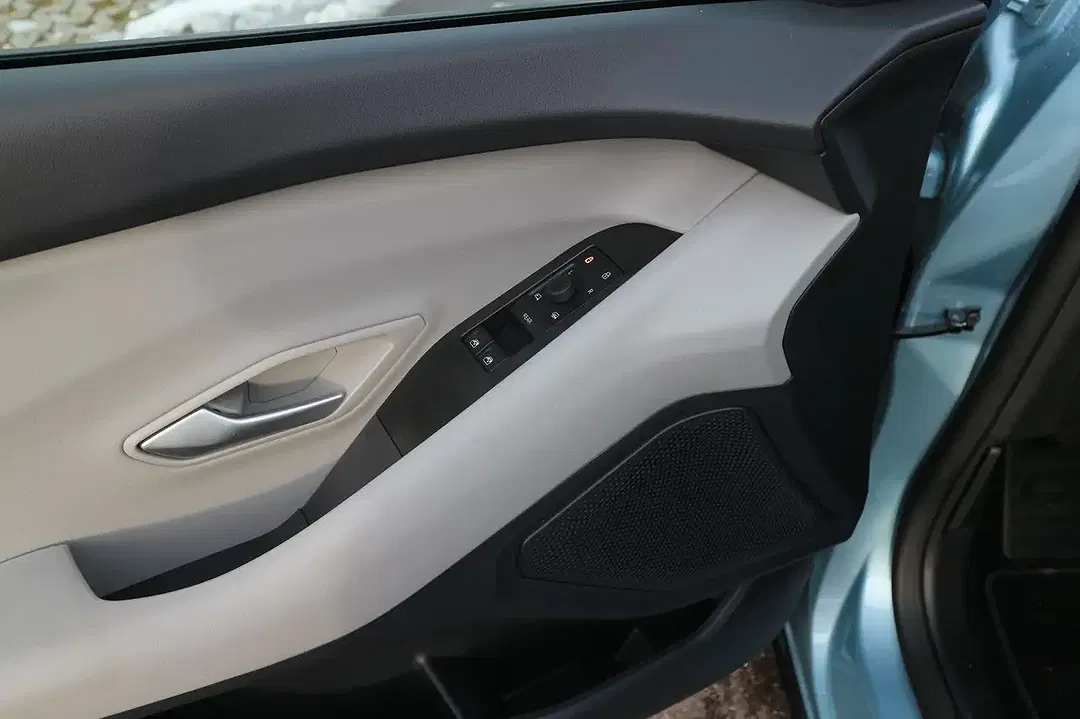 Ford Explorer - Thumbnail 14
