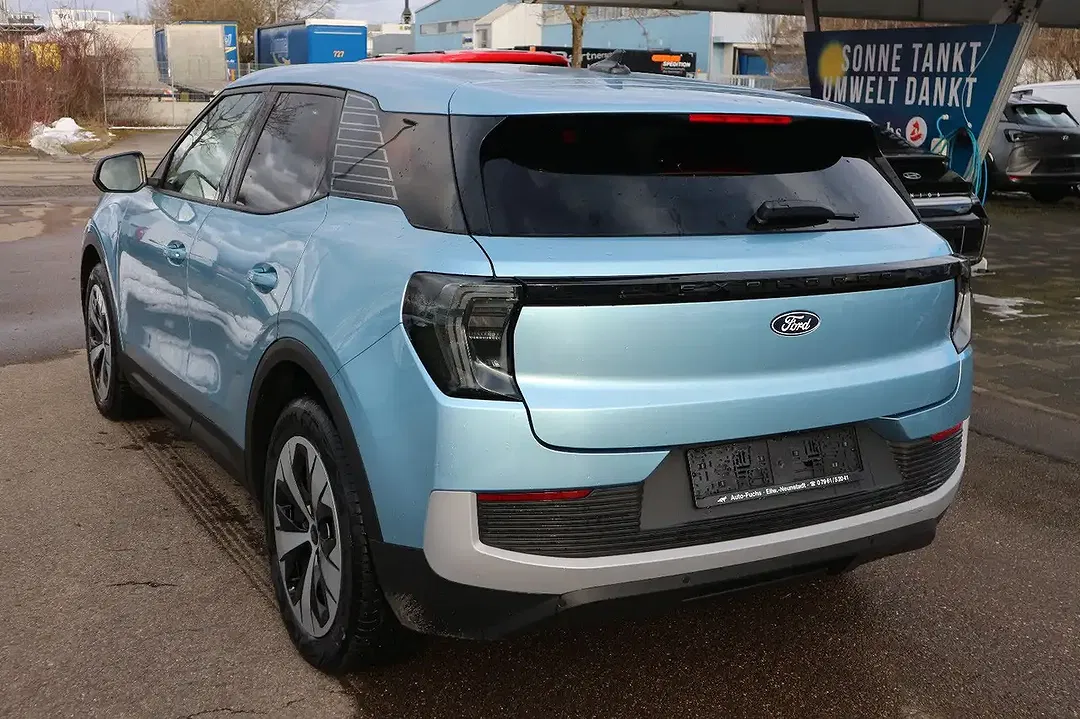 Ford Explorer - Thumbnail 4