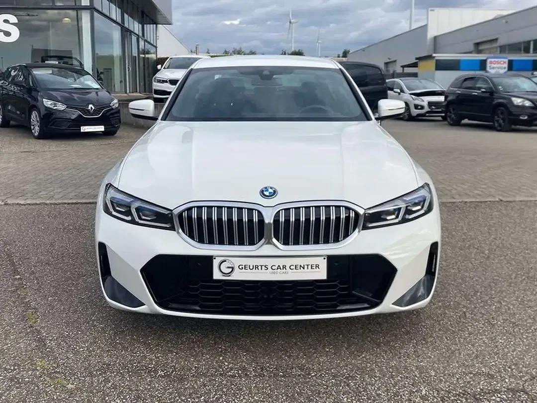 BMW 330 - Thumbnail 2
