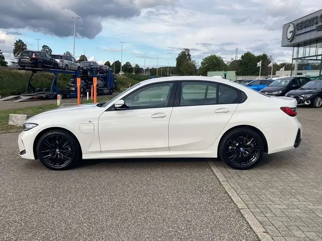 BMW 330 - Thumbnail 3