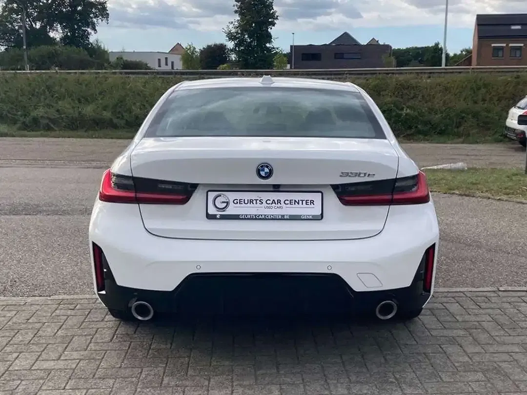 BMW 330 - Thumbnail 5
