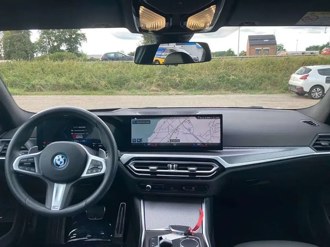 BMW 330 - Thumbnail 6
