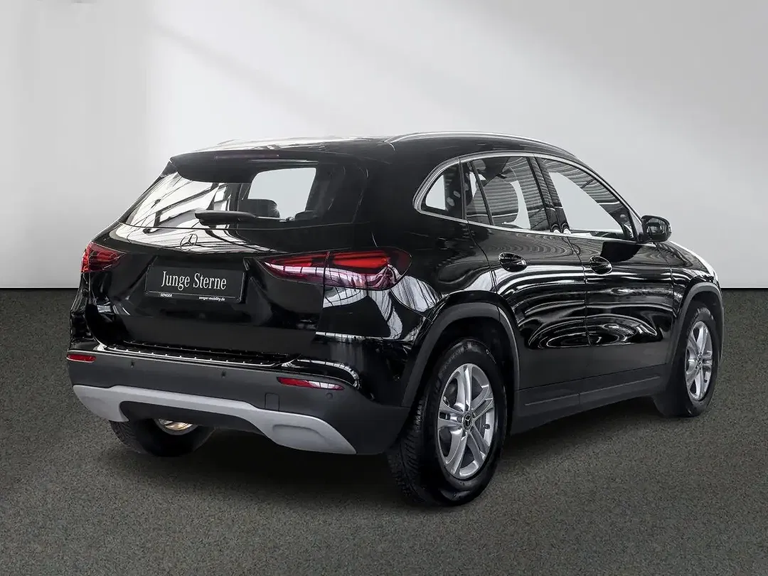 Mercedes-Benz GLA 200 - Thumbnail 2