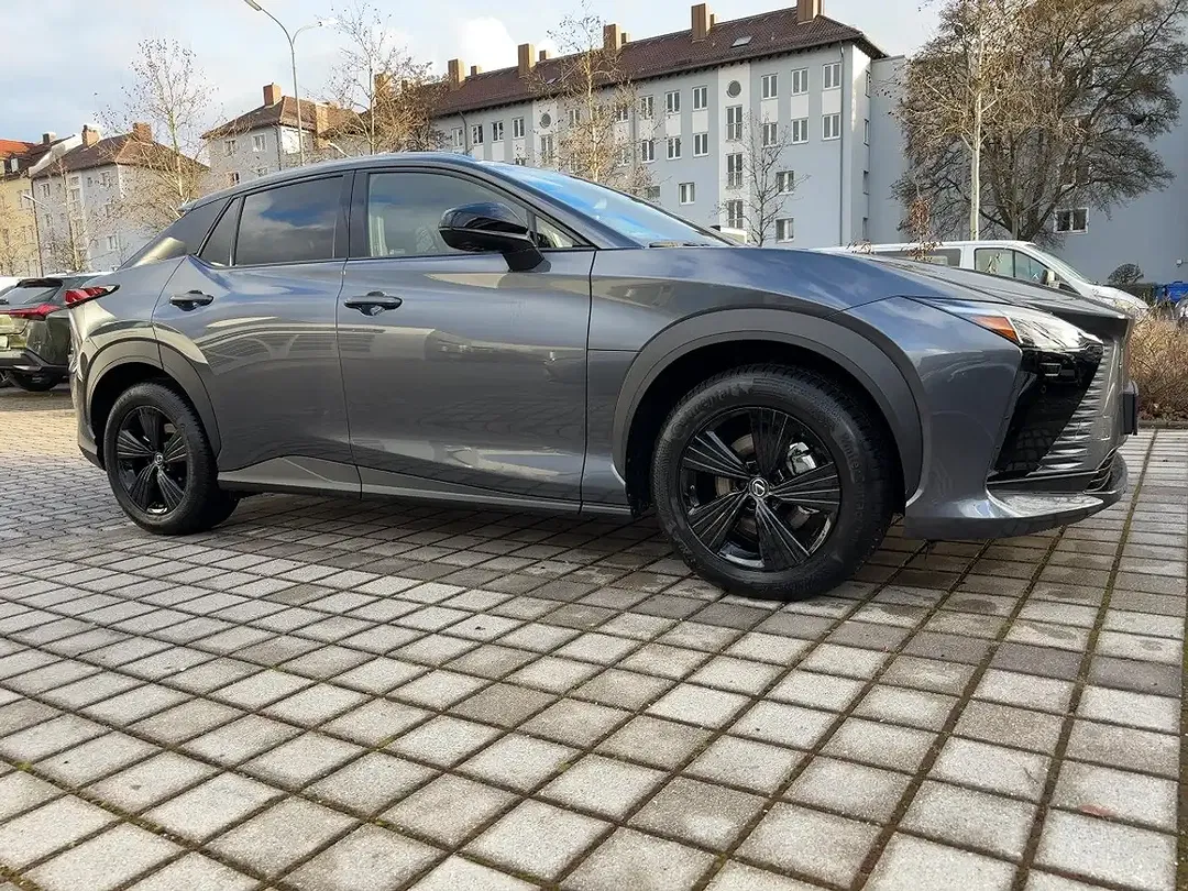 Lexus RZ AUT Executive - foto 2