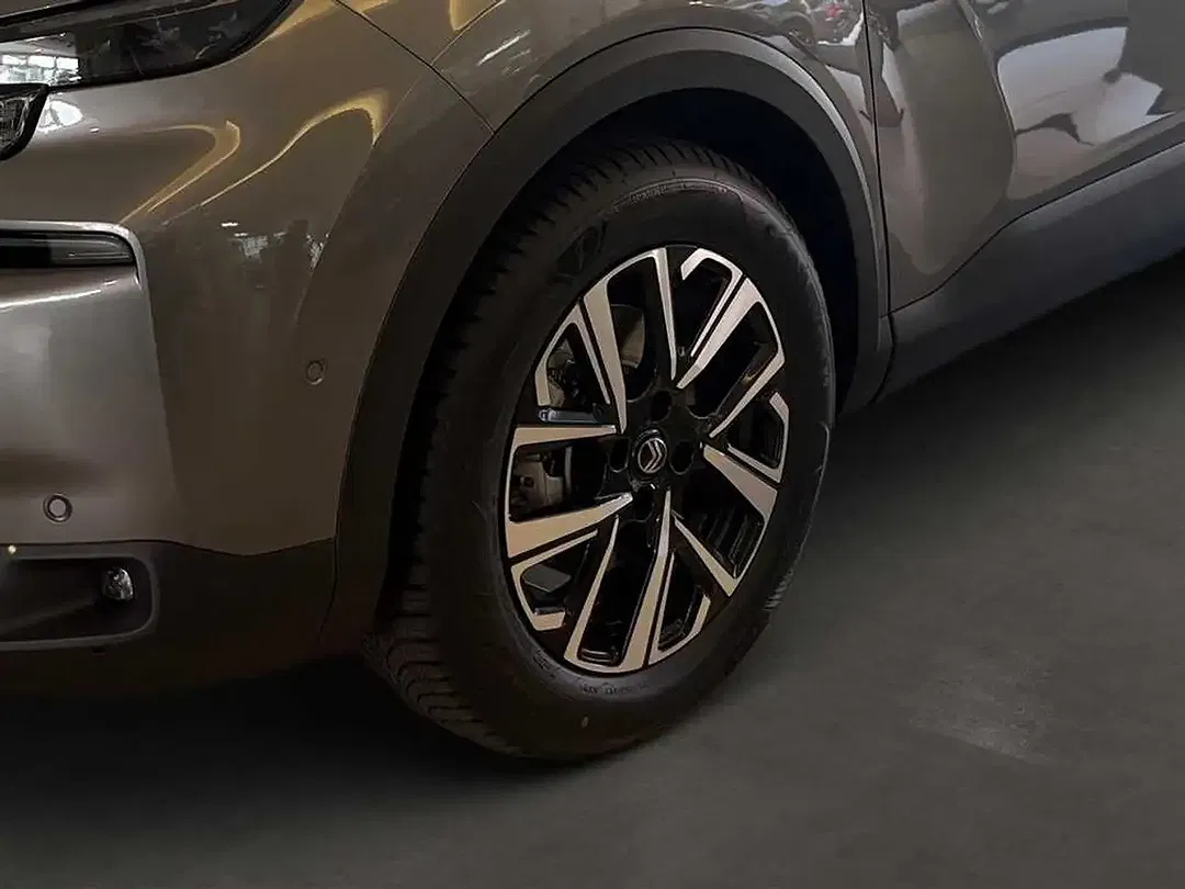 Citroen C4 EAT8 Hybrid - Thumbnail 8