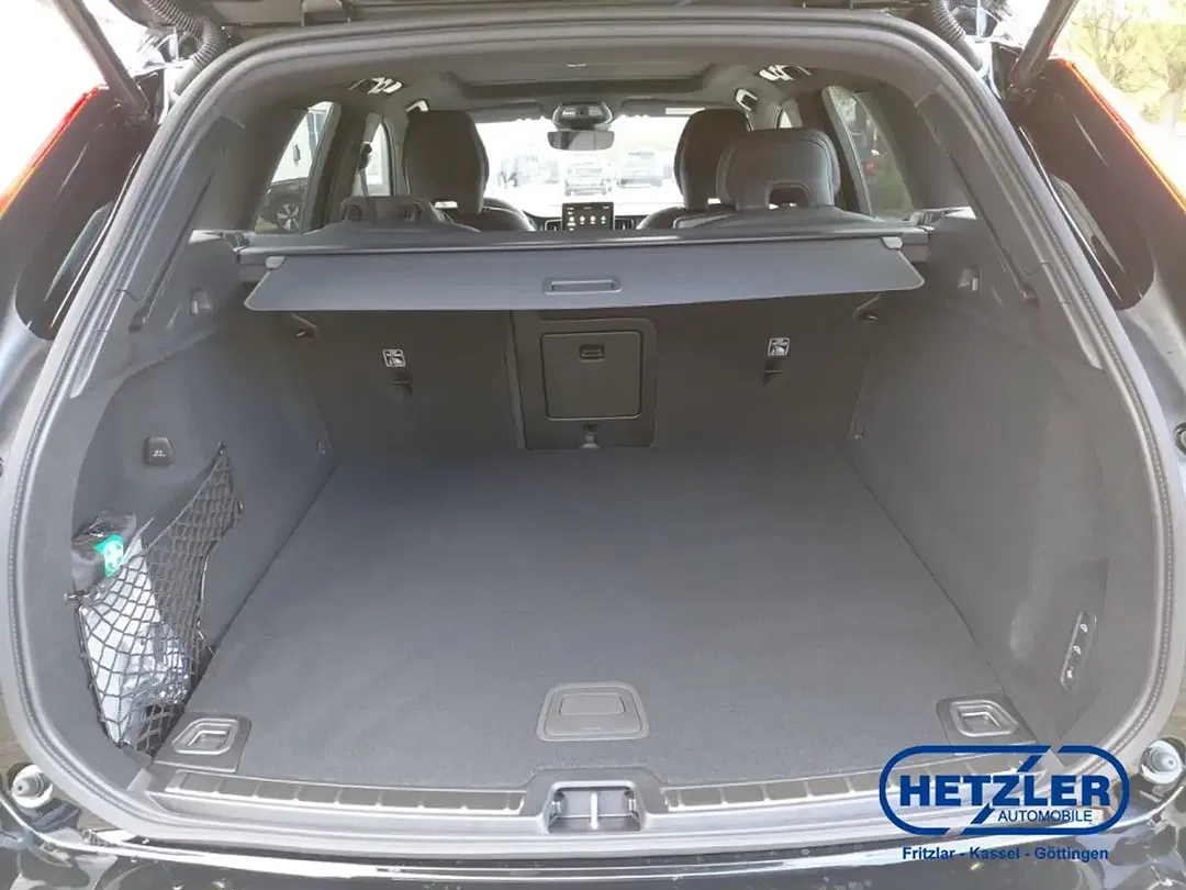 Volvo XC60 T8 PHEV Hybrid AWD Recharge Ultra Dark - Thumbnail 12