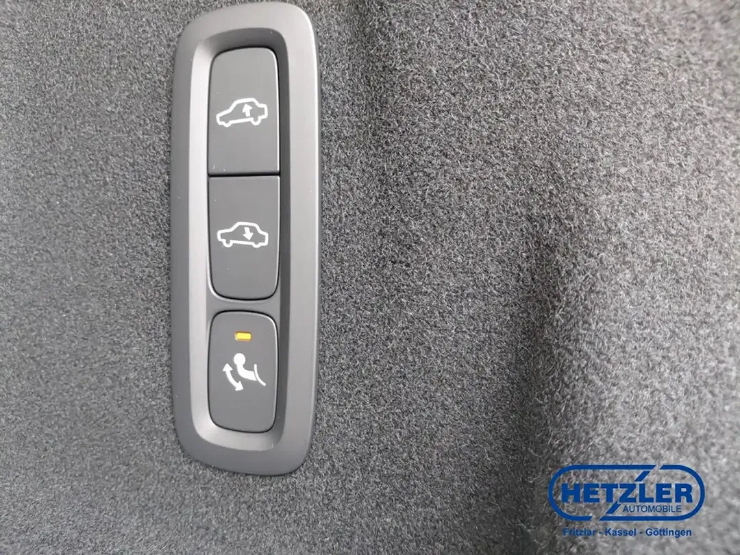 Volvo XC60 T8 PHEV Hybrid AWD Recharge Ultra Dark - Thumbnail 15