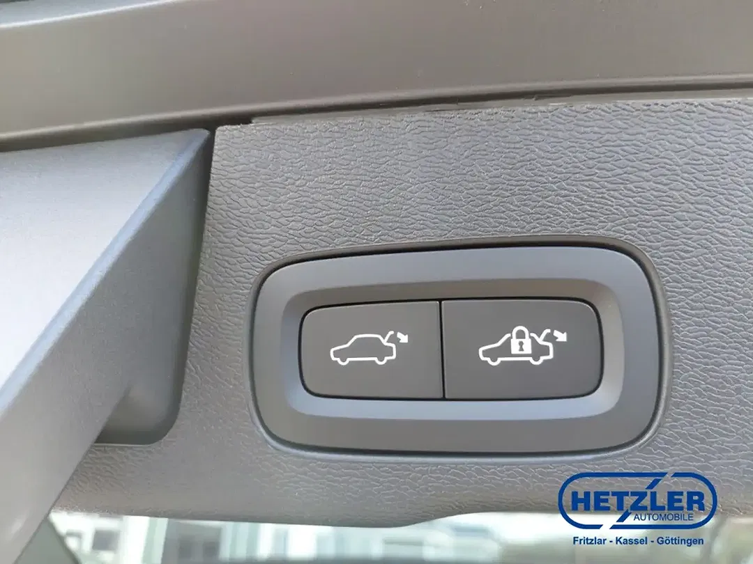 Volvo XC60 T8 PHEV Hybrid AWD Recharge Ultra Dark - Thumbnail 16