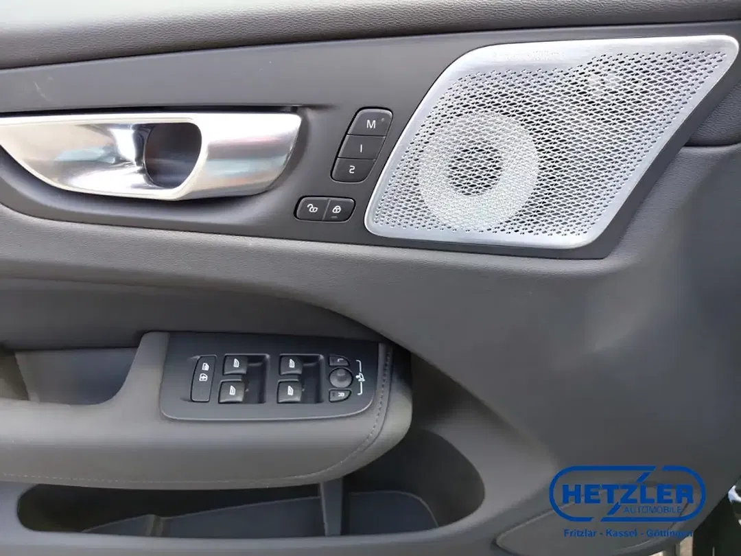 Volvo XC60 T8 PHEV Hybrid AWD Recharge Ultra Dark - Thumbnail 18