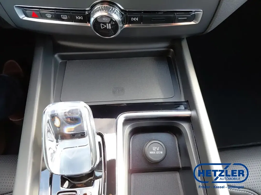 Volvo XC60 T8 PHEV Hybrid AWD Recharge Ultra Dark - Thumbnail 24