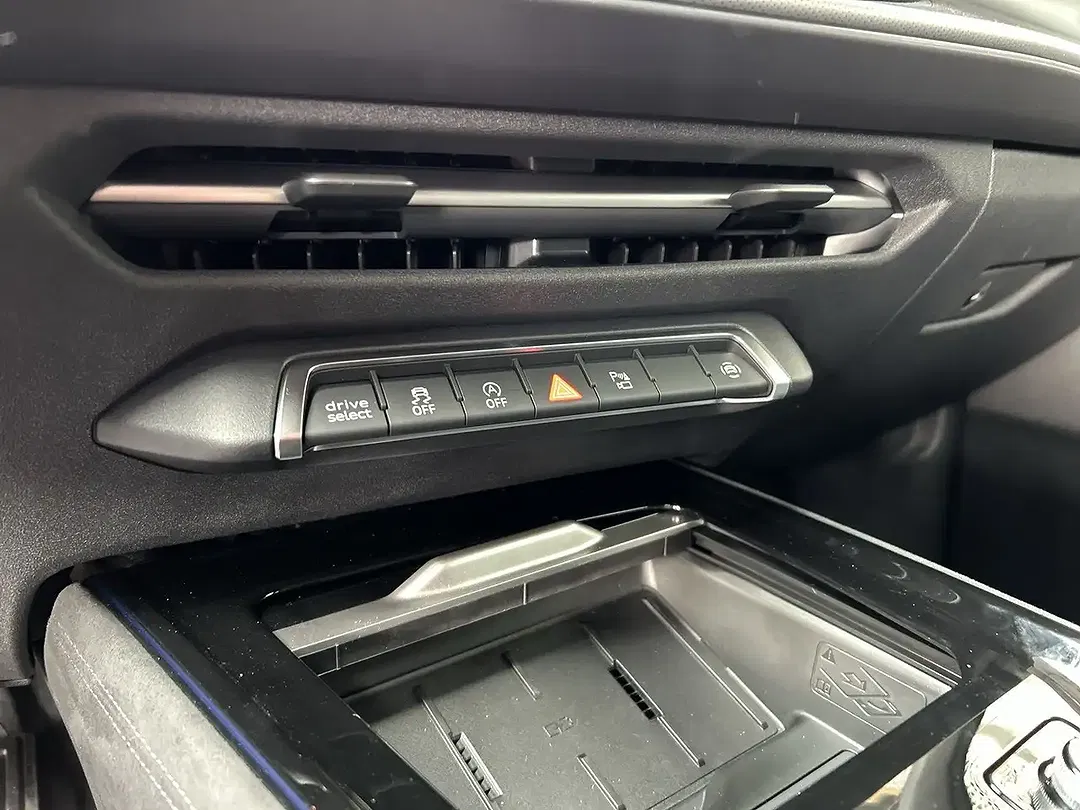 Audi Q3 TFSI S tronic quattro - Thumbnail 8