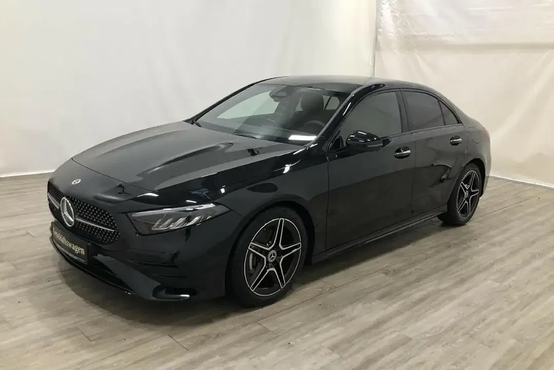 Mercedes-Benz A 200 AMG MBUX Night - foto 1