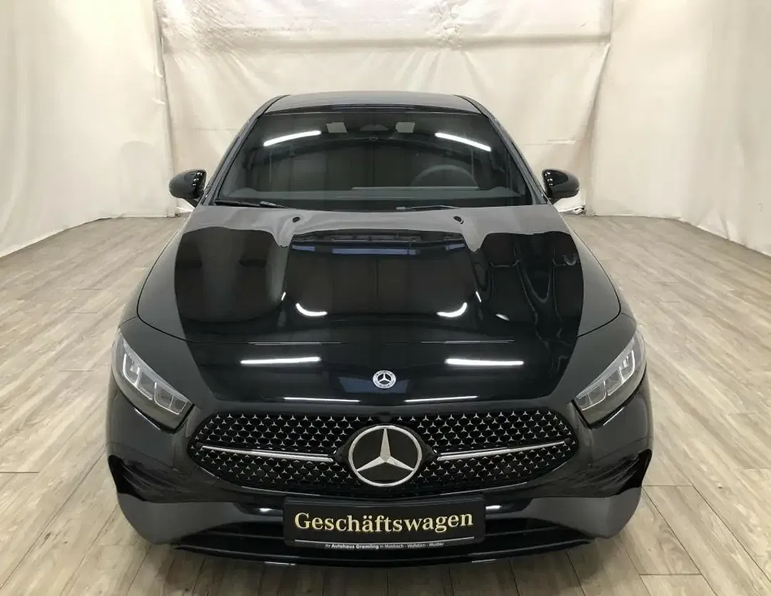 Mercedes-Benz A 200 AMG MBUX Night - foto 2