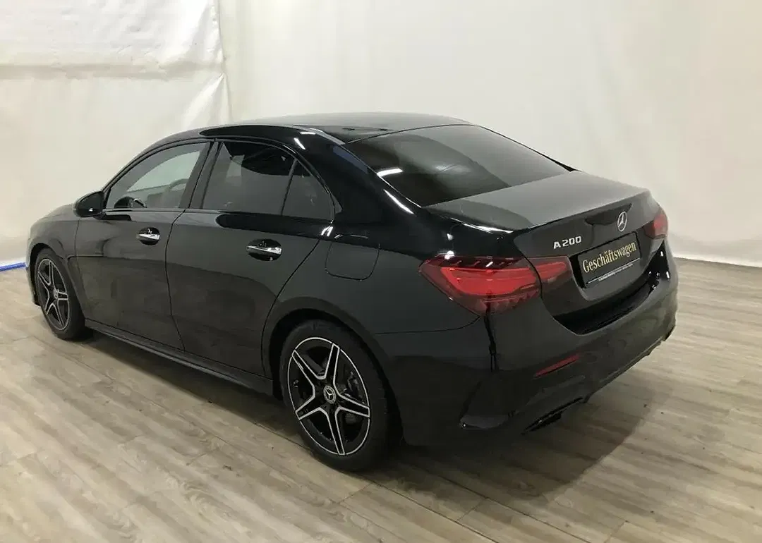 Mercedes-Benz A 200 AMG MBUX Night - Thumbnail 4