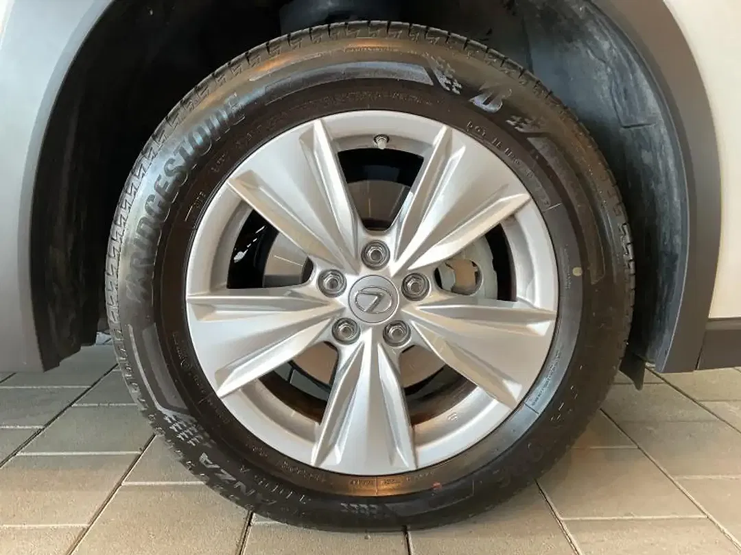 Lexus UX 250h Urban - Thumbnail 13