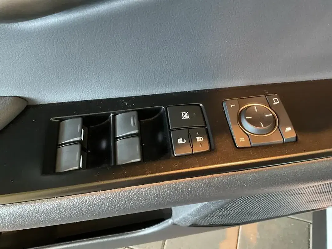 Lexus UX 250h Urban - Thumbnail 17