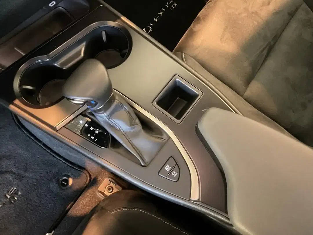 Lexus UX 250h Urban - Thumbnail 19