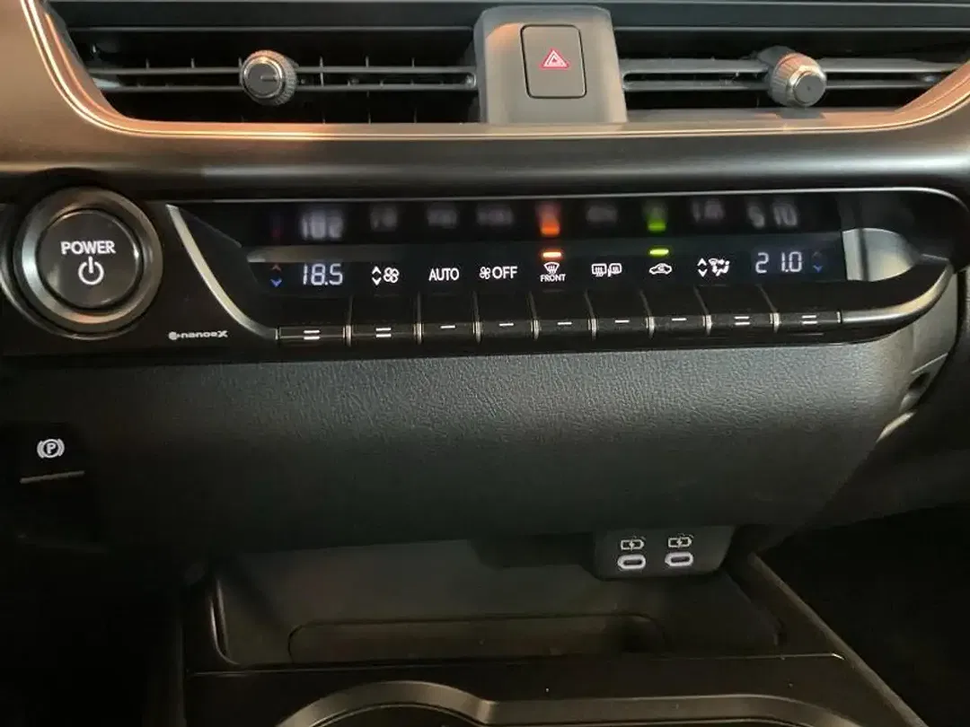 Lexus UX 250h Urban - Thumbnail 20