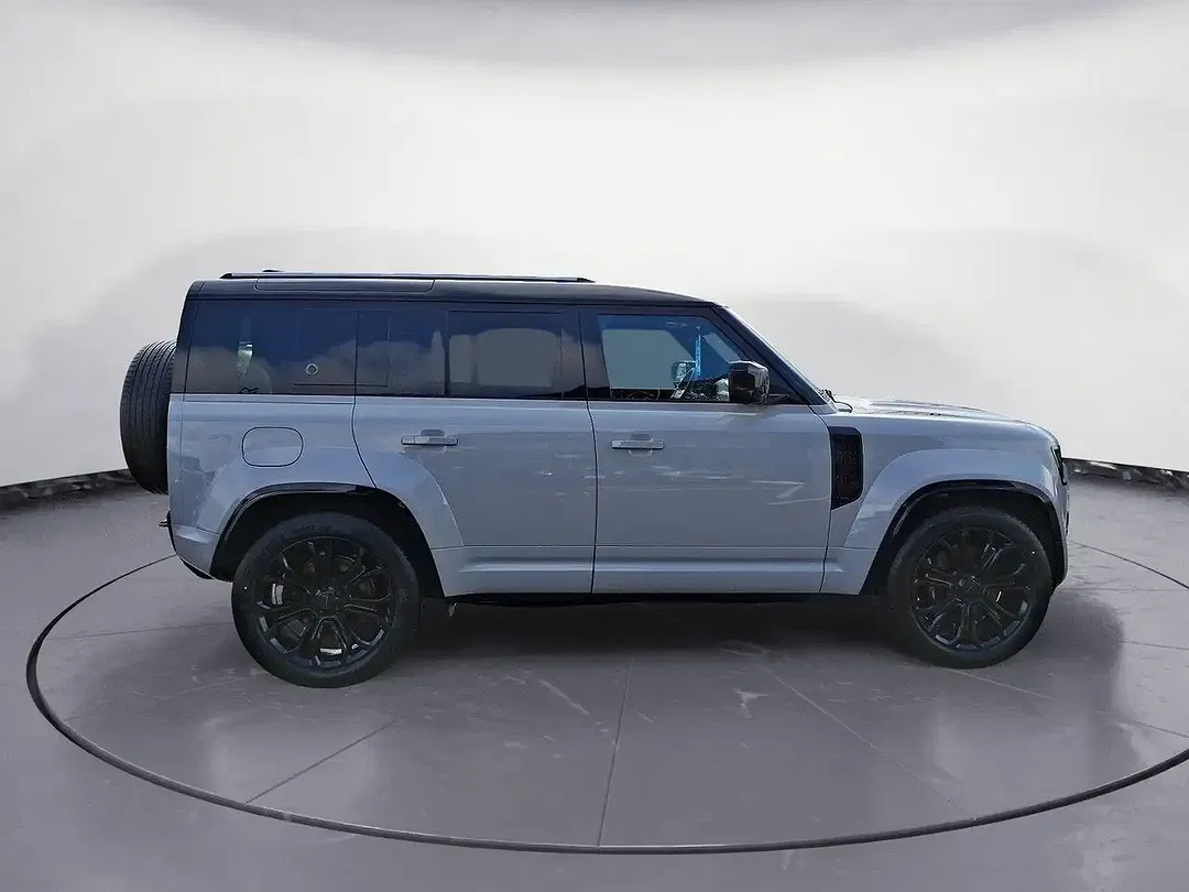 Land Rover Defender P635 OCTA 110 - Thumbnail 5