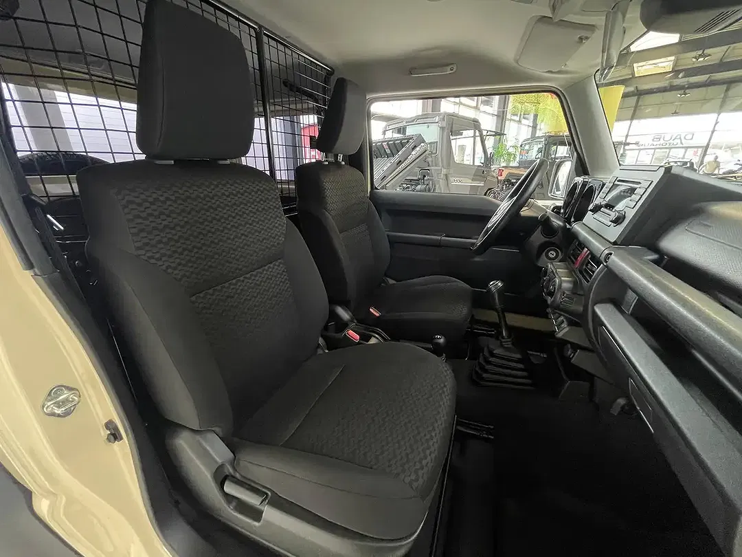 Suzuki Jimny 1.5 AllGrip Comfort - foto 15