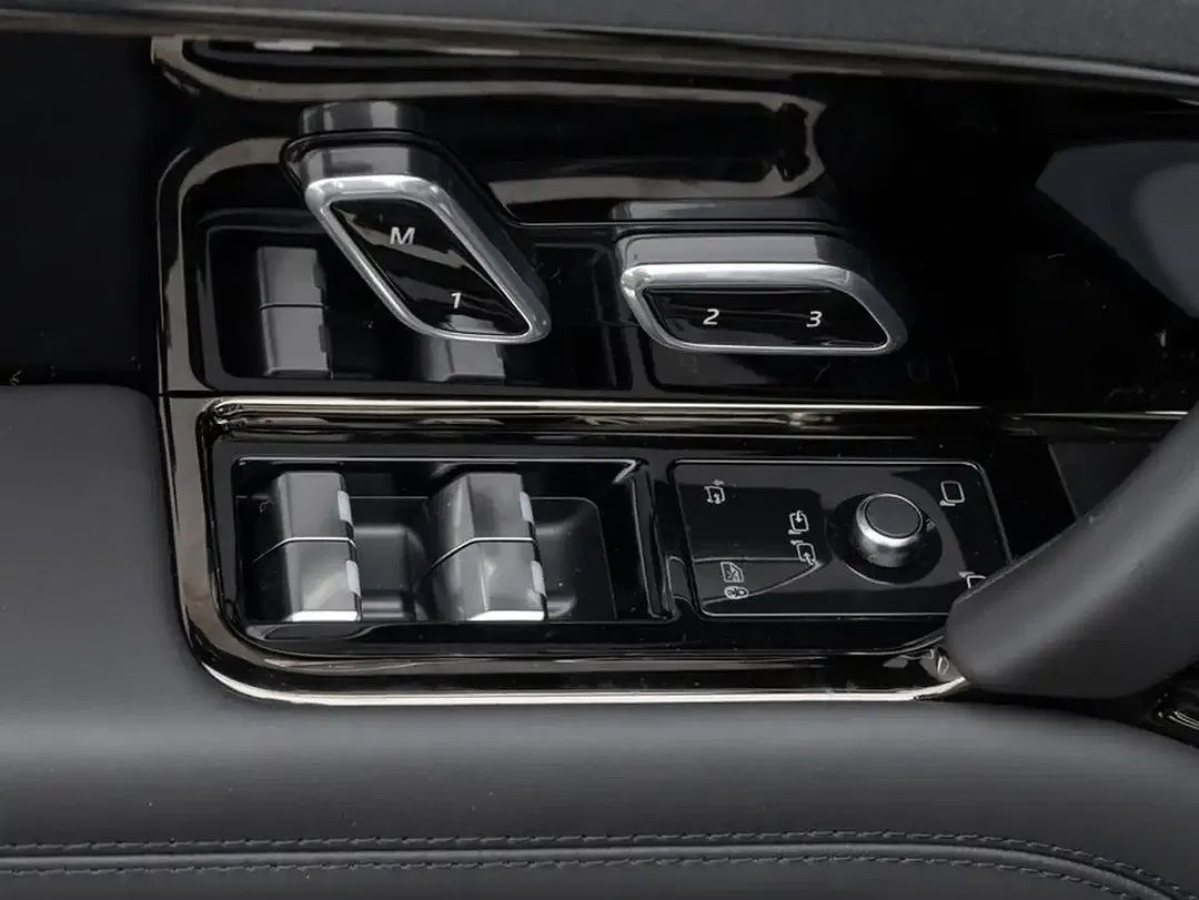 Land Rover Range Rover Sport P635 SV - Thumbnail 18