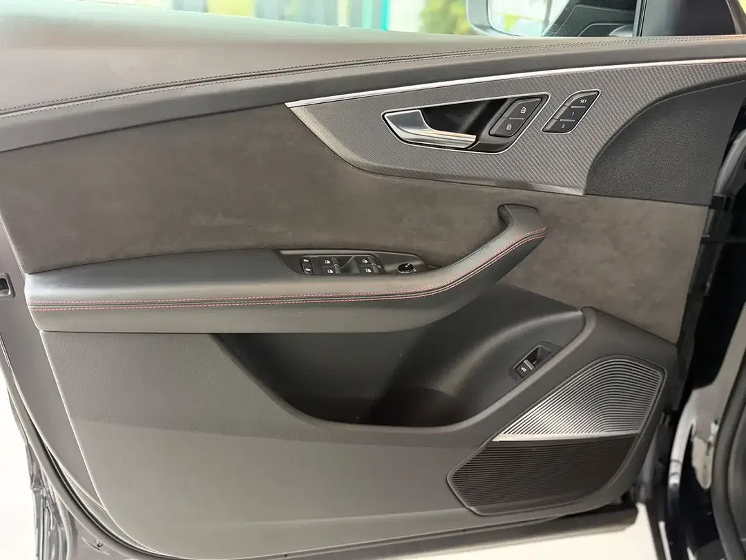 Audi RS Q8 4.0 TFSI quattro Matrix LED - Thumbnail 13
