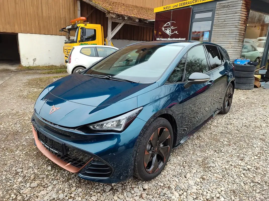 CUPRA Born - Thumbnail 1