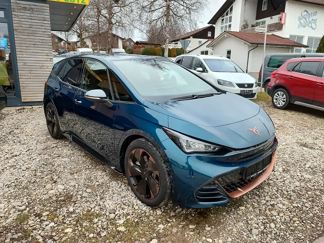 CUPRA Born - Thumbnail 2
