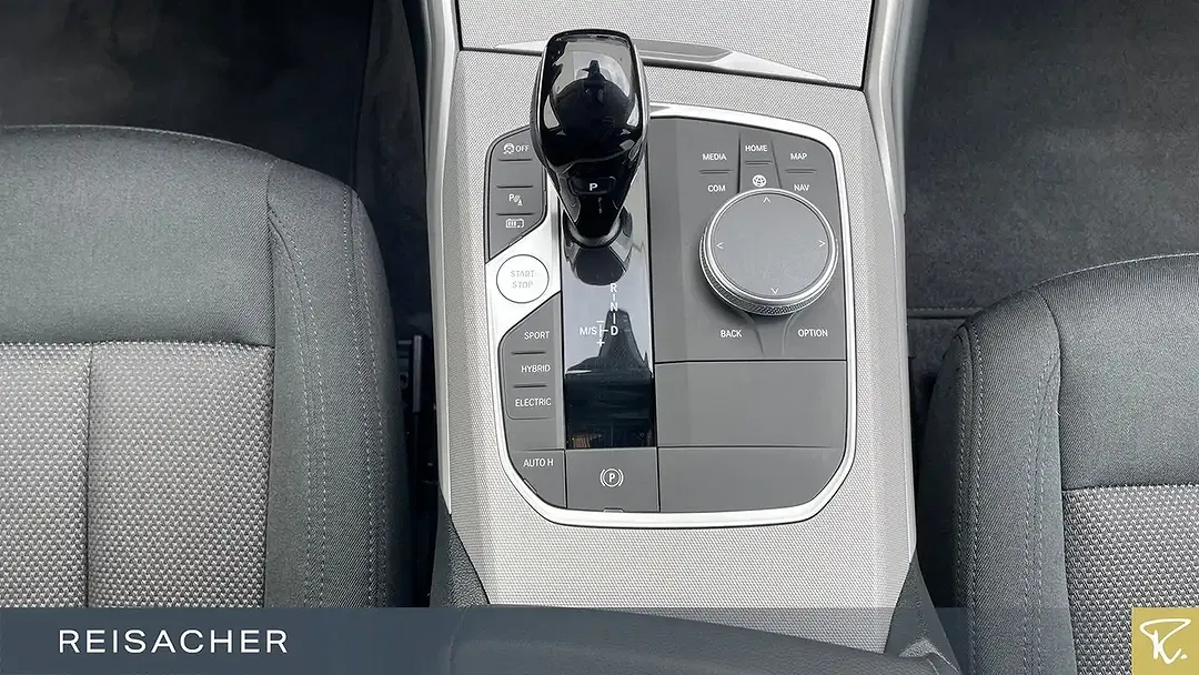 BMW 330 xDrive Advantage - Thumbnail 11