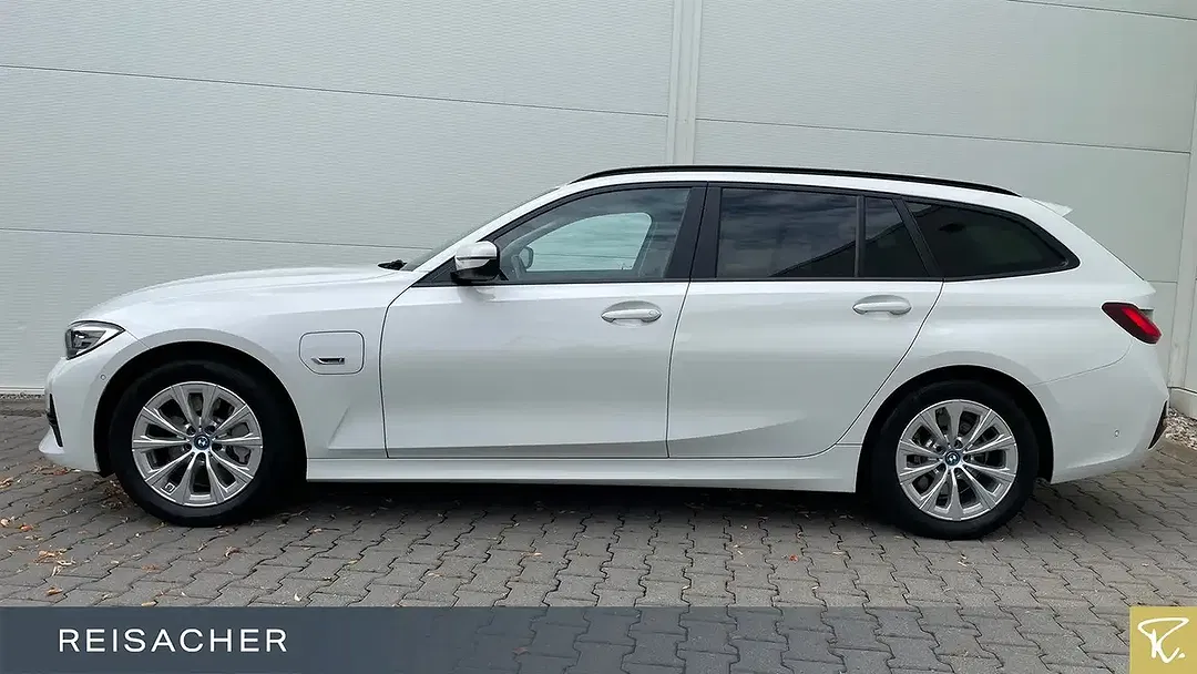 BMW 330 xDrive Advantage - Thumbnail 9