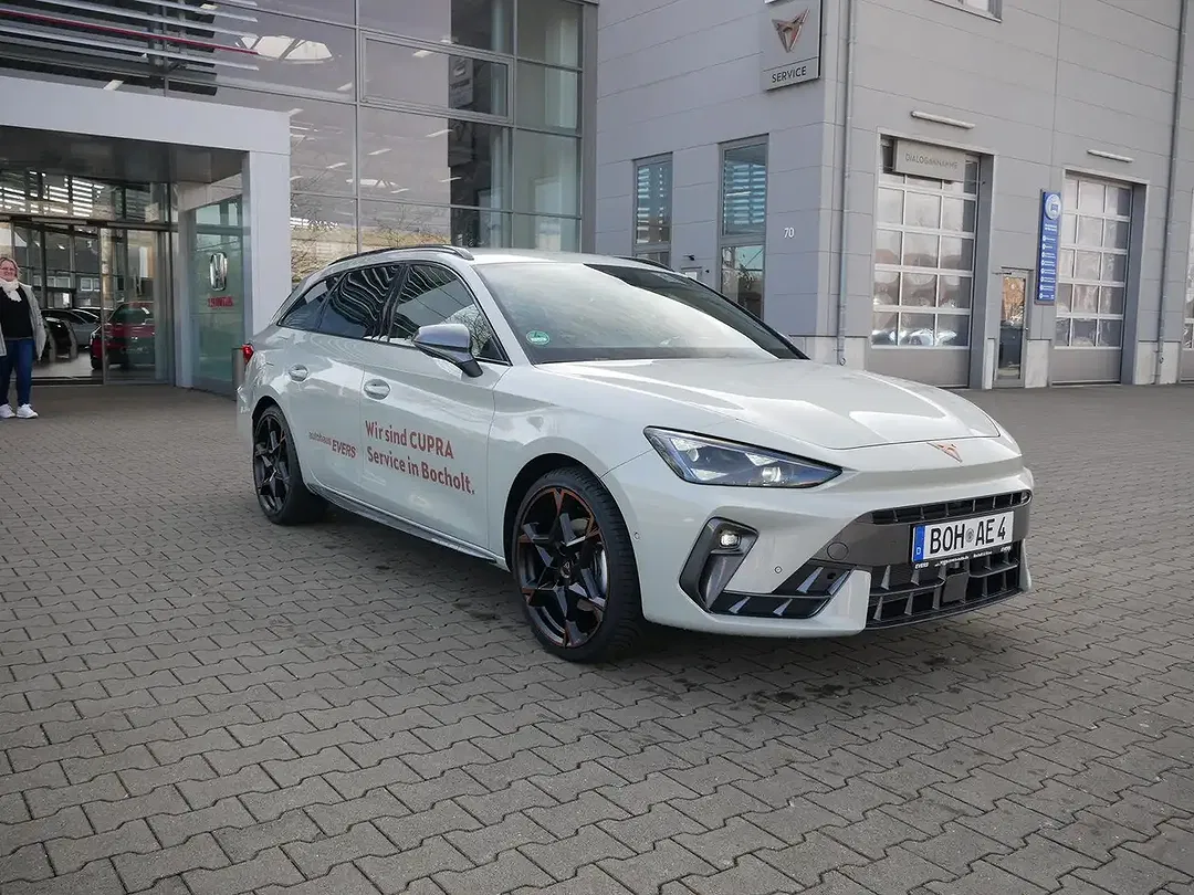 CUPRA Leon 1.5 eTSI DSG Matrix LED Sportstourer - Thumbnail 4