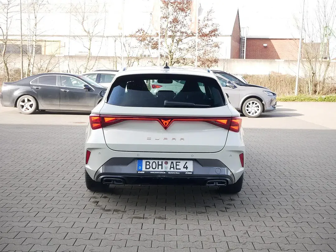 CUPRA Leon 1.5 eTSI DSG Matrix LED Sportstourer - Thumbnail 6