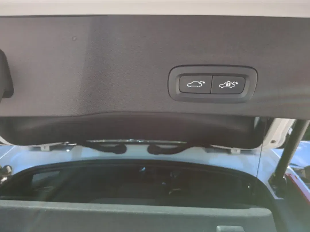 Volvo C40 eAWD Recharge Ultimate - Thumbnail 16