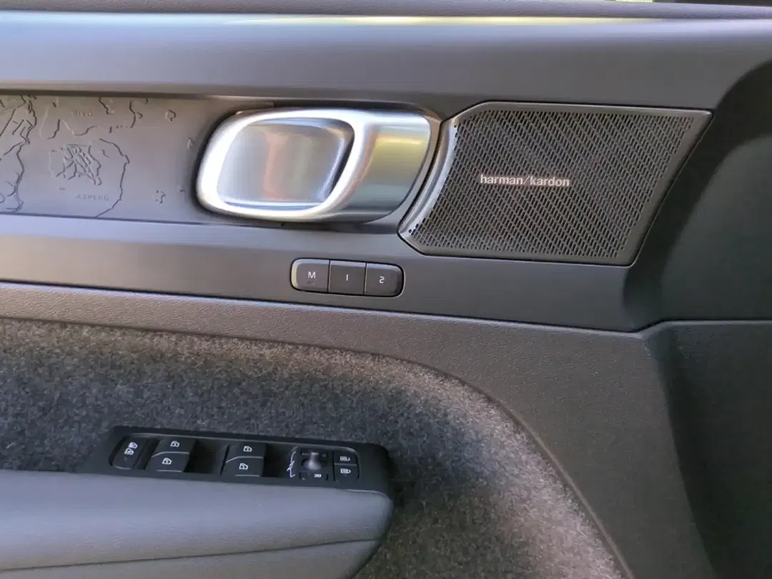 Volvo C40 eAWD Recharge Ultimate - Thumbnail 23