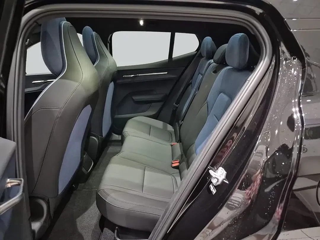 Volvo EX30 Extended Range Edition - Thumbnail 11