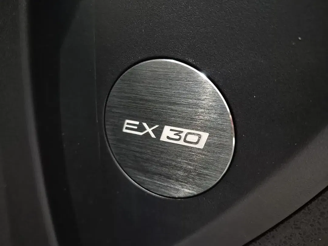 Volvo EX30 Extended Range Edition - Thumbnail 19