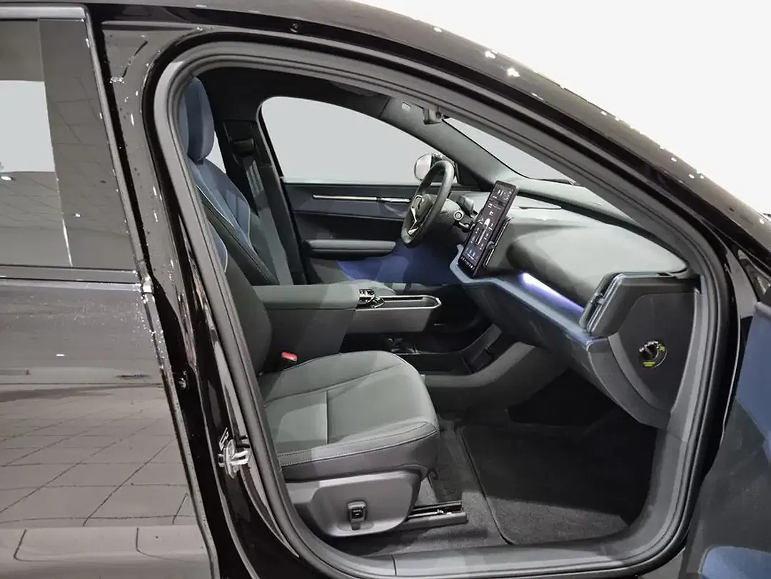 Volvo EX30 Extended Range Edition - Thumbnail 9