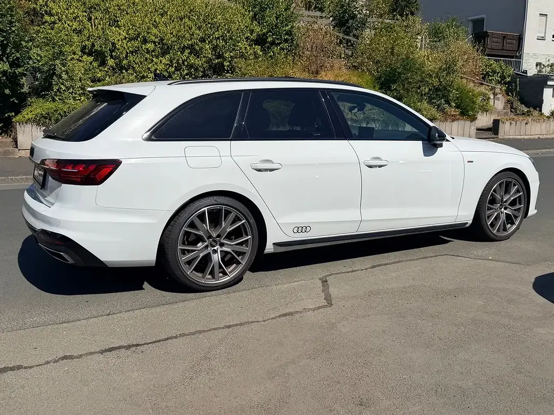 Audi A4 35 TFSI Avant S line - Thumbnail 12