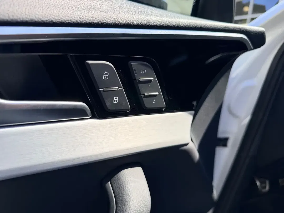 Audi A4 35 TFSI Avant S line - Thumbnail 15