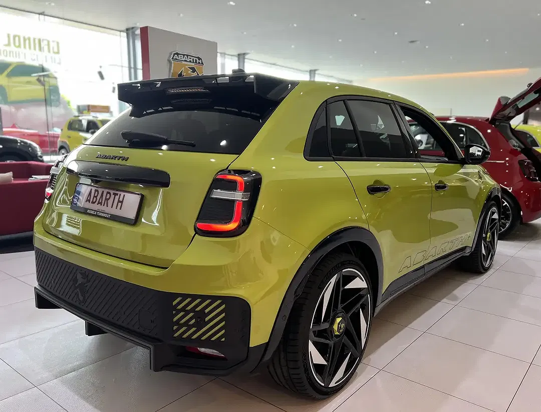 Abarth 500e Scorpionissima - Thumbnail 5