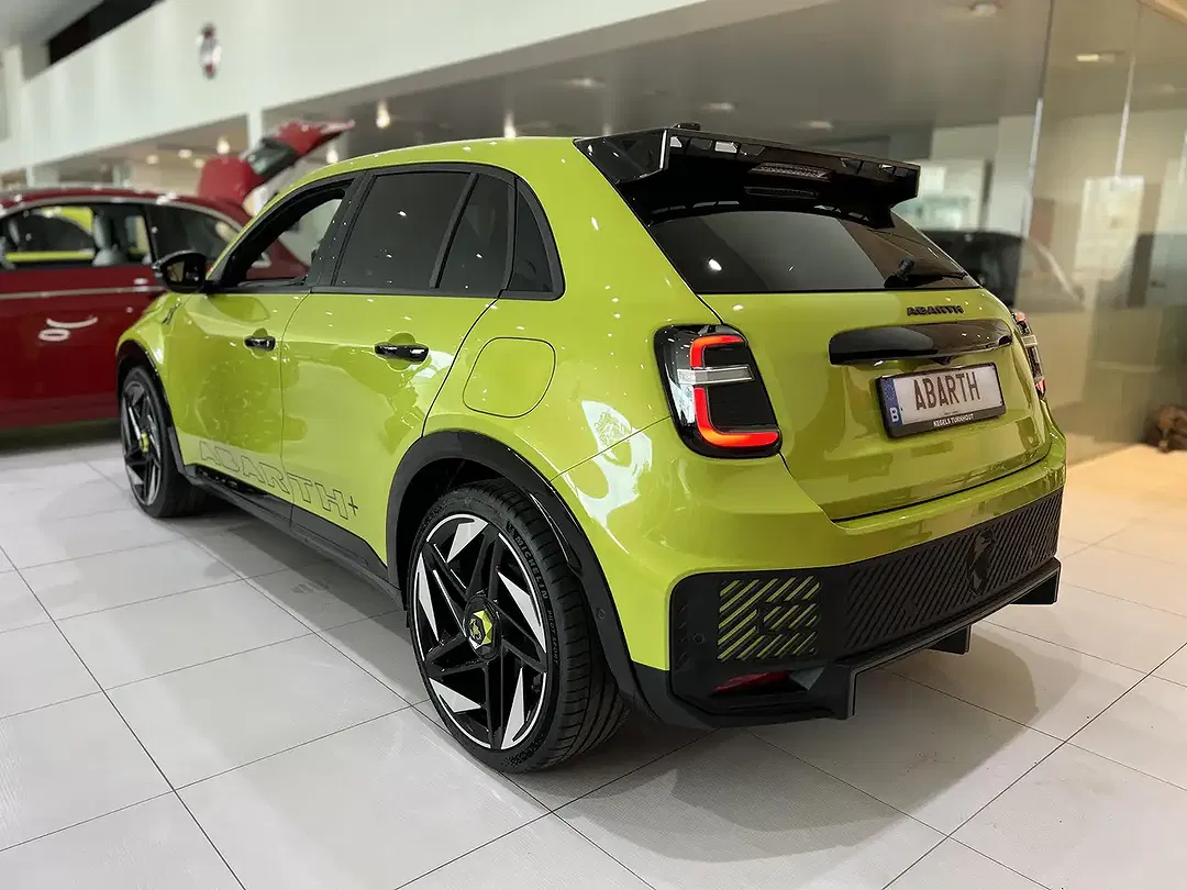Abarth 500e Scorpionissima - Thumbnail 7
