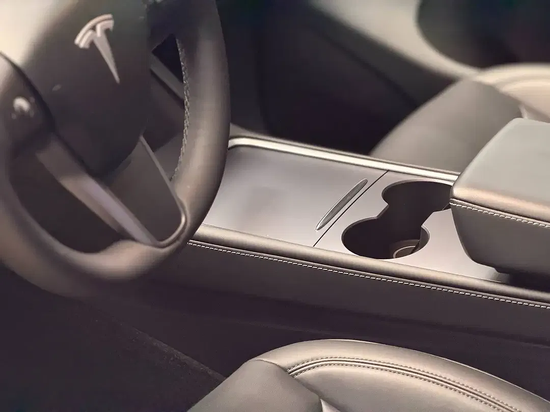 Tesla Model Y RWD Premium - Thumbnail 10