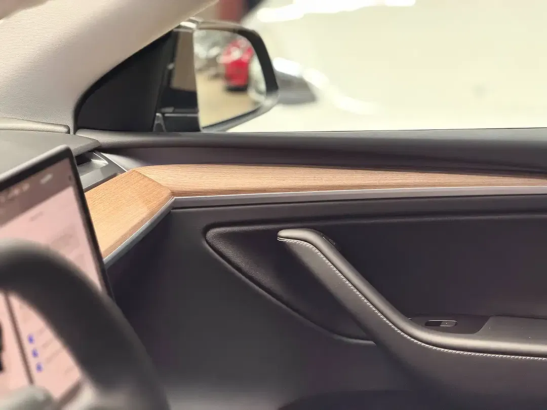 Tesla Model Y RWD Premium - Thumbnail 11