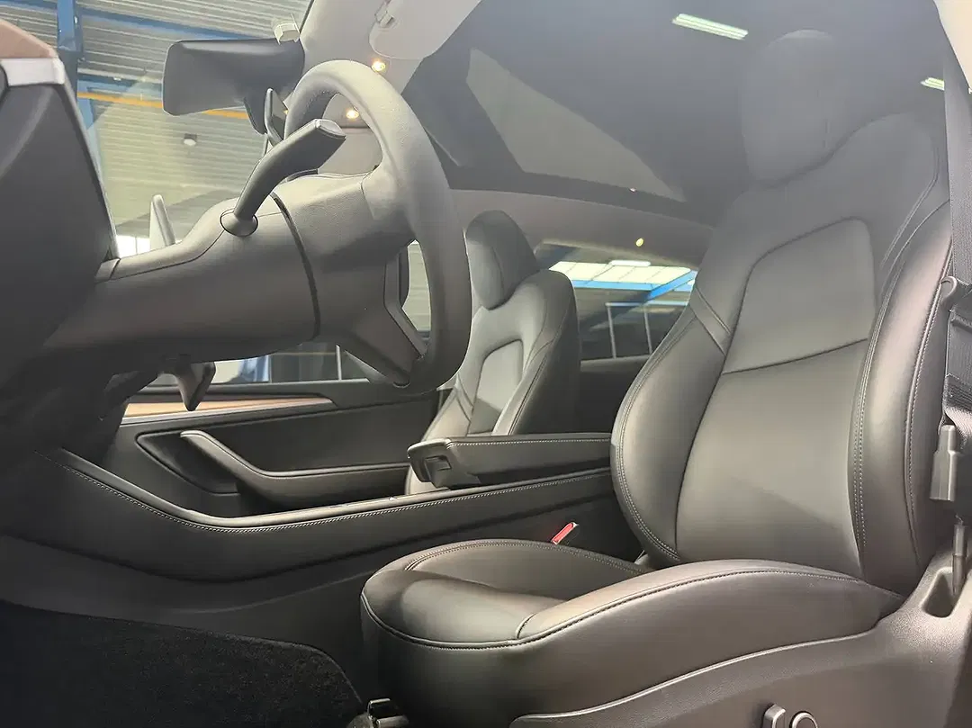 Tesla Model Y RWD Premium - Thumbnail 12