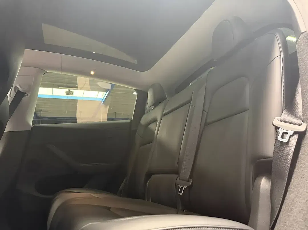 Tesla Model Y RWD Premium - Thumbnail 13