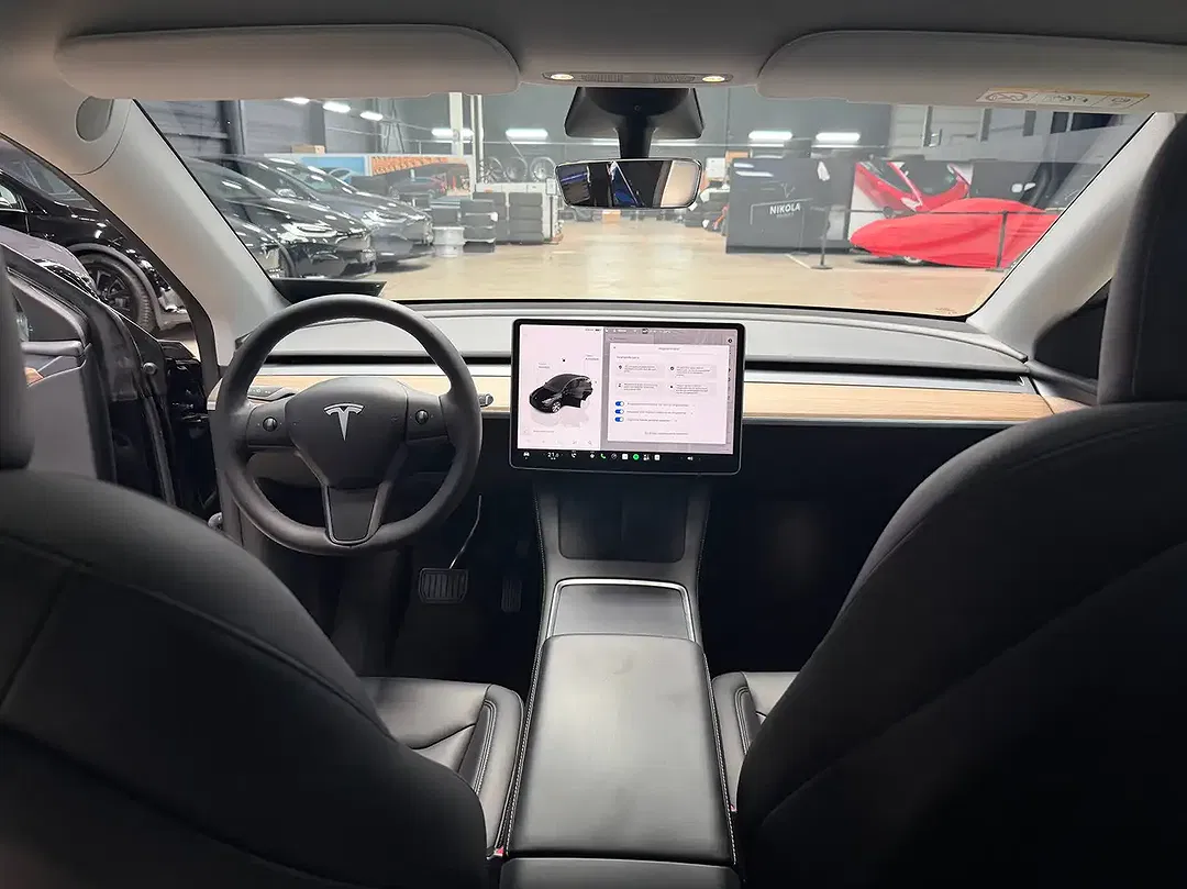 Tesla Model Y RWD Premium - Thumbnail 14