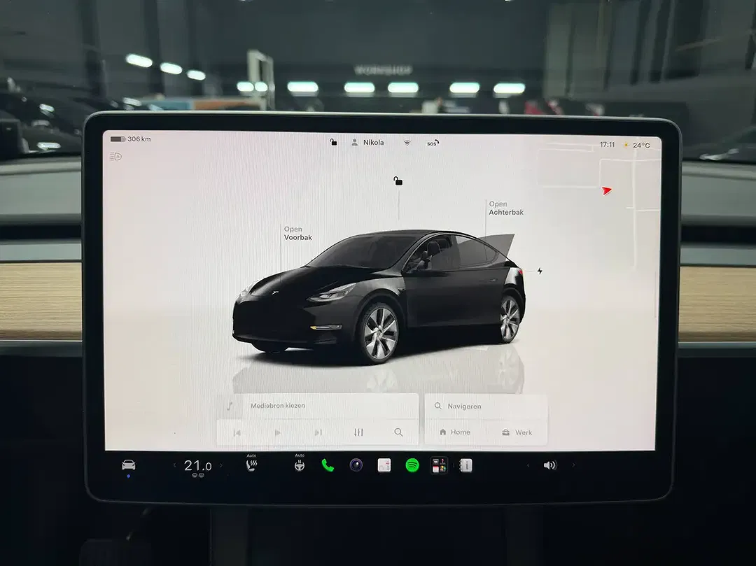 Tesla Model Y RWD Premium - Thumbnail 16